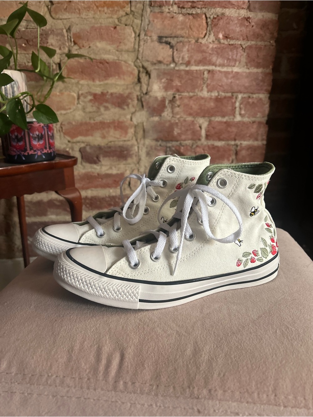 EUC Embroidered Converse - Picture 4 of 5